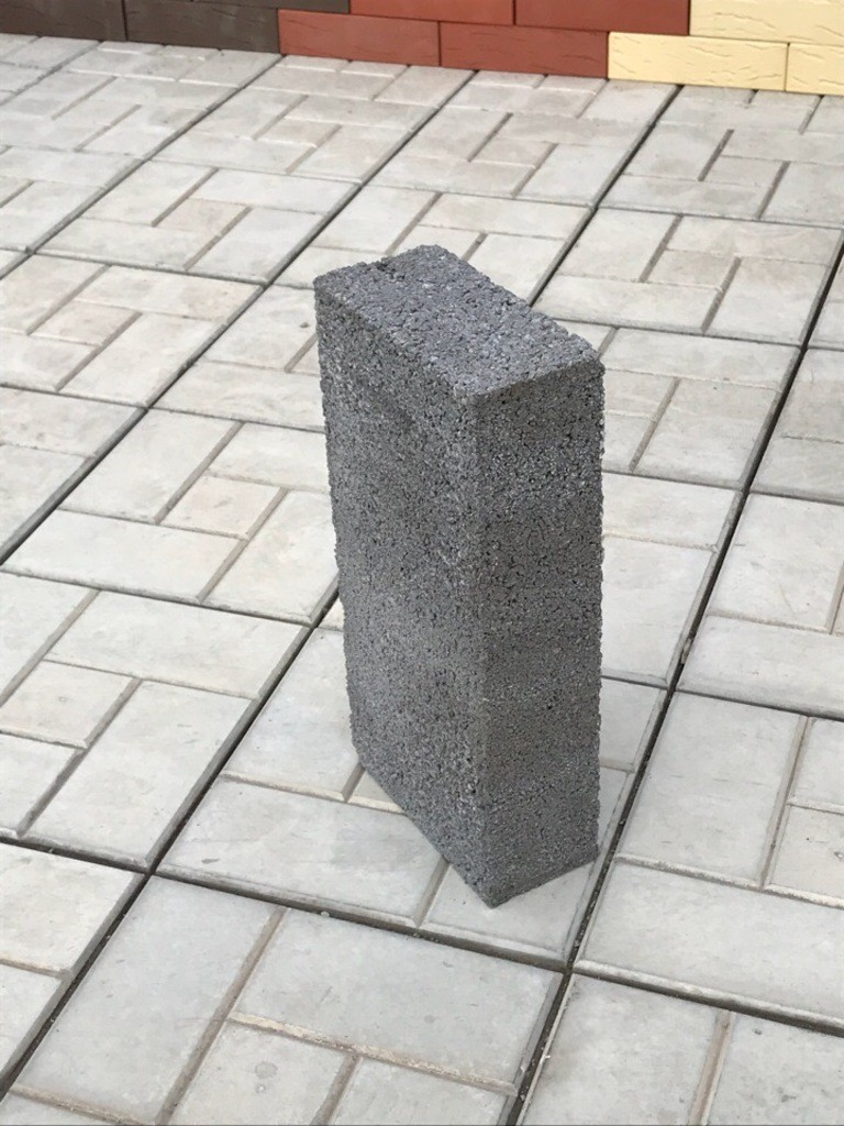 Керамзитобетонный блок перегородочный полнотелый КБП-П09 (390-190-90)